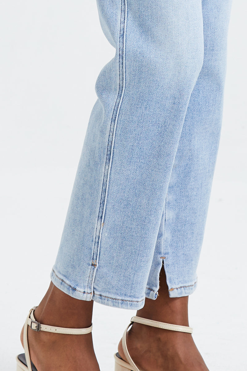 HIGH RISE STRAIGHT LEG JEANS BYT5016