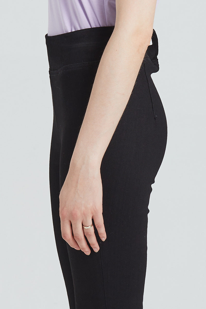 HIGH RISE FLARE JEANS BYF1070