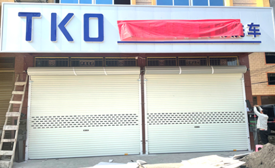 Roller shutter door
