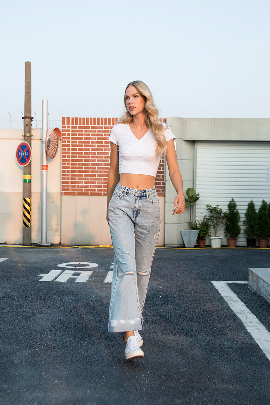 HIGH RISE STRAIGHT LEG JEANS BYT5010