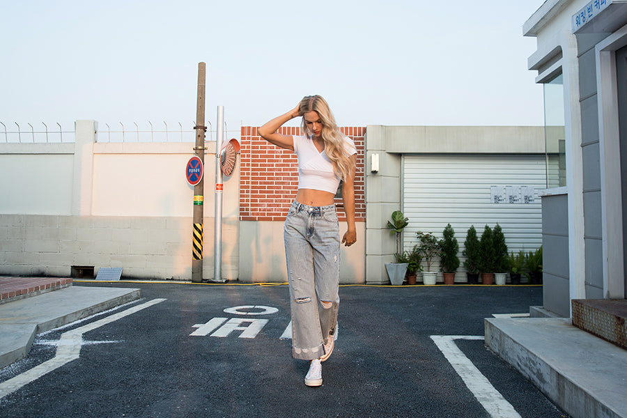 HIGH RISE STRAIGHT LEG JEANS BYT5010