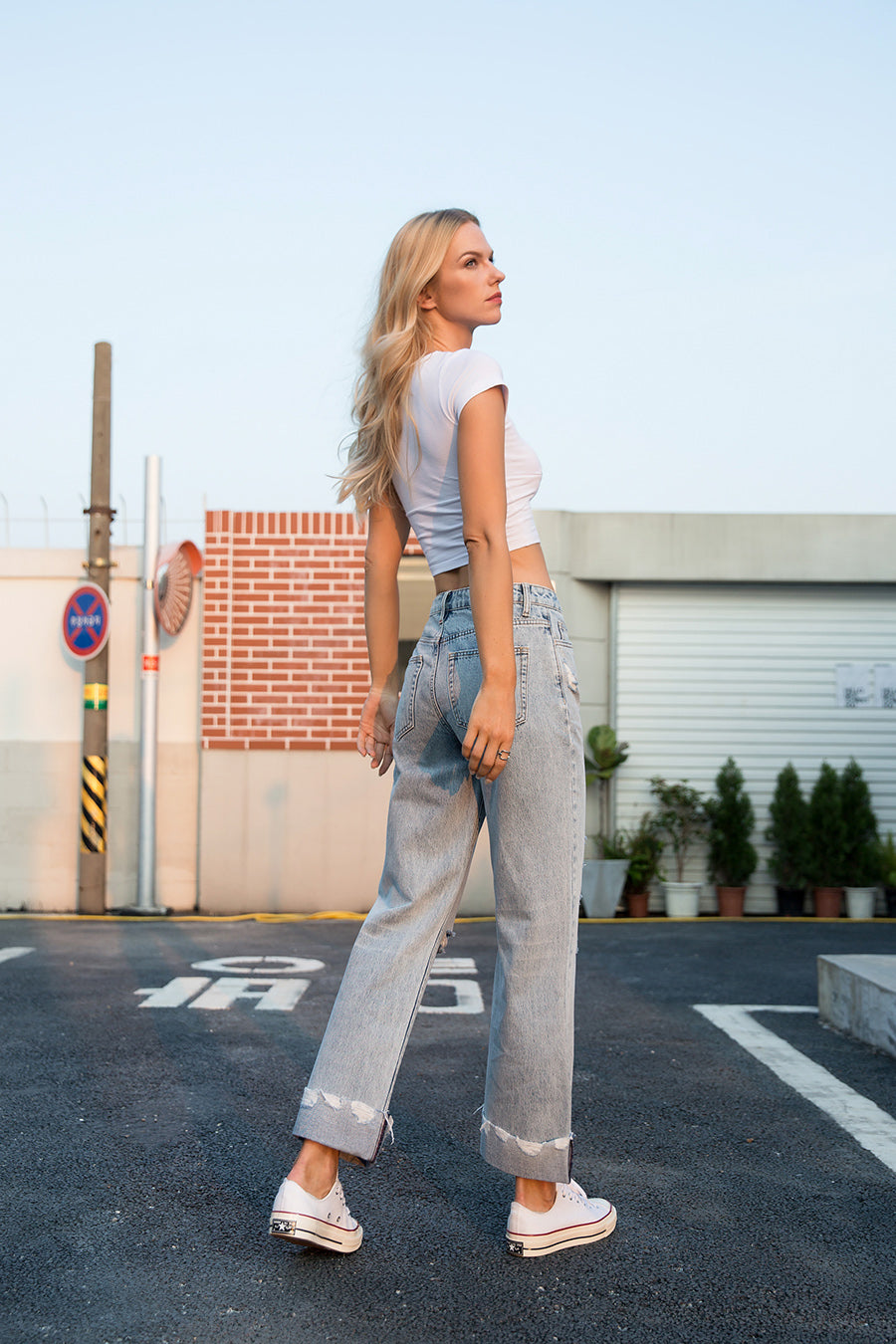 HIGH RISE STRAIGHT LEG JEANS BYT5010